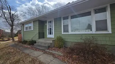 13 Julies walk This fully renovated house on a beautiful fenced property. Located on a quiet cul-de-...