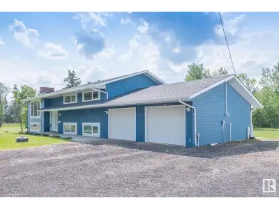Charming Acreage Minutes away from Sherwood Park – Fully Renovated Bi-Level Home with 1200 SQF (30’x...