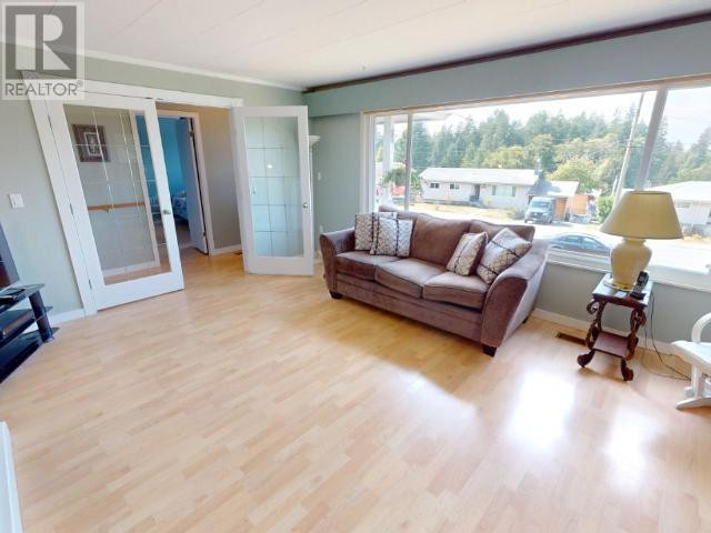 4594 FERNWOOD AVE Powell River, British Columbia in Houses for Sale in Powell River District - Image 2