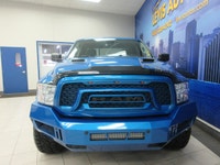 RAM 1500 CLASSIC 2022 V8 QUAD-CAB 4X4 TOUT ÉQUIPÉ / CAMÉRA DE RECUL / BLUETOOTH / ÉCRAN TACTILE AVEC... (image 2)