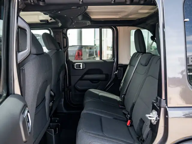 2026 Jeep Wrangler Sahara in Cars & Trucks in Barrie - Image 17