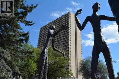 Experience the best of downtown living on the 24th floor of the Rocky Mountain Court building. Locat...