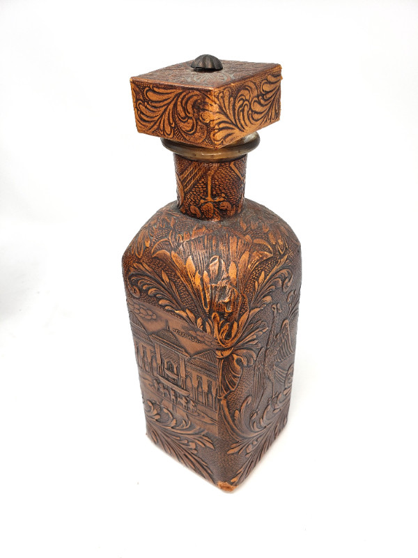 Vine bottle wicker wrapped 1960-1970's/Leather Wrappe in Arts & Collectibles in Mississauga / Peel Region - Image 3