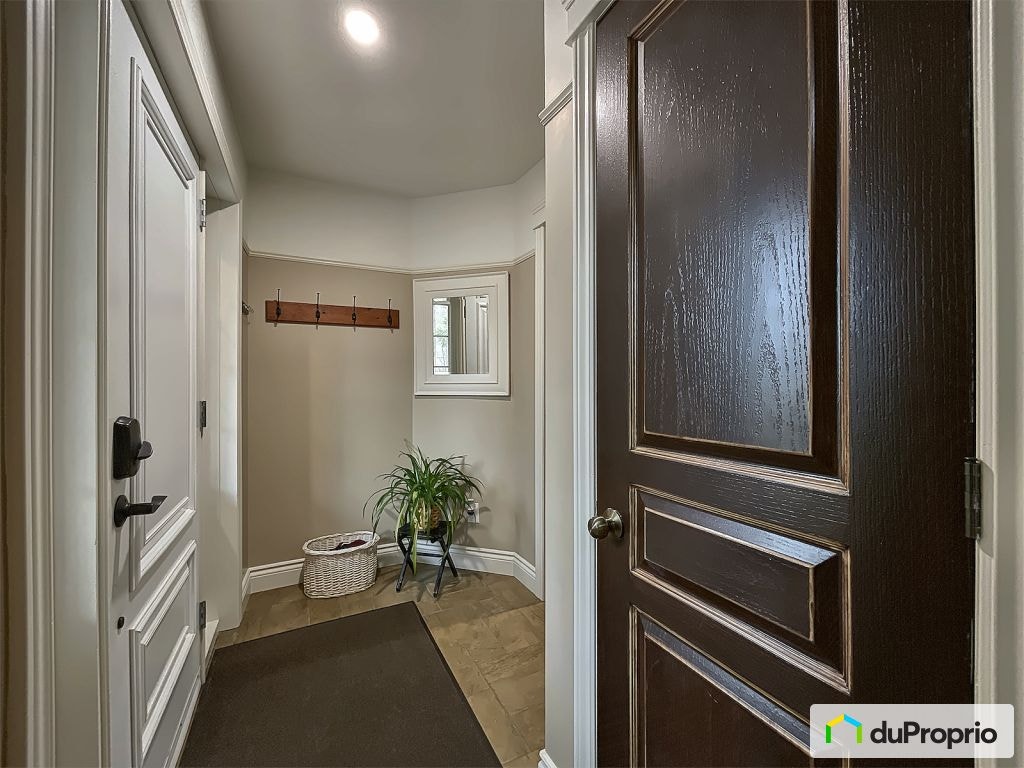 $639,900 - Bungalow for sale in Ascot Corner — photo 2