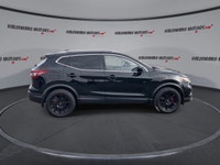 This Nissan Qashqai has a dependable Gas 4cyl 2.0 L engine powering this Variable transmission. Sunr... (image 8)