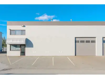 Large End Unit with total of 3174 sq ft. Main warehouse is 2400 sq ft (60 x 40) and includes a bathr...