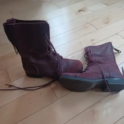Bottes, View more