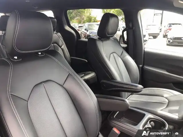 2025 Chrysler Pacifica Select | Apple/Android Auto | Clean5497663003826688024