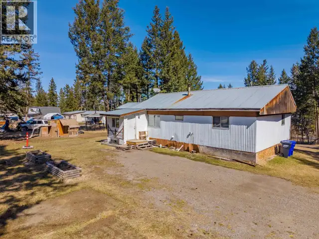 5469 SAUNDERS CRESCENT 103 Mile House, British Columbia in Houses for Sale in 100 Mile House - Image 3