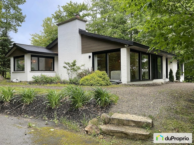 $879,000 - 1 1/2 Storey for sale in Ste-Adele — photo 1