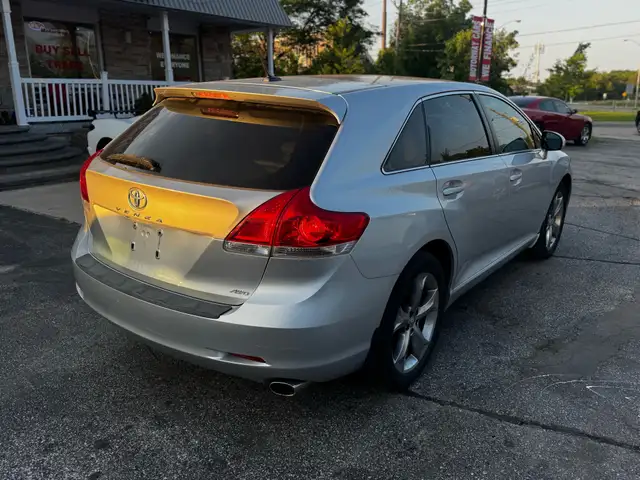 2010 Toyota Venza 4dr Wgn V6 AWD **ONE OWNER** | **NO ACCIDENT** in Cars & Trucks in City of Toronto - Image 12