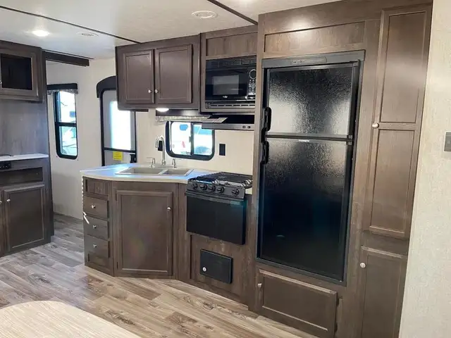 2019 Starcraft 31BHU in Travel Trailers & Campers in St. Albert - Image 13