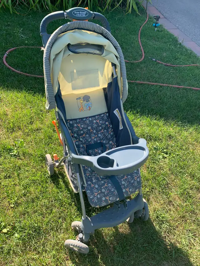 Travel About Safari Umbrella Stroller Small Lightweight Compact in Strollers, Carriers & Car Seats in City of Toronto - Image 2