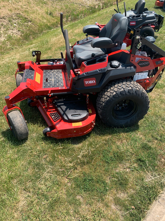 Toro 4000 60"  Zero Turn mower Model 74054 in Lawnmowers & Leaf Blowers in Stratford - Image 4