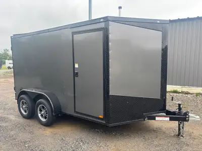 Remorque fermée 6x12 2 portes arrières + 1 porte côté Parfait pour travailler avec style et durabili...