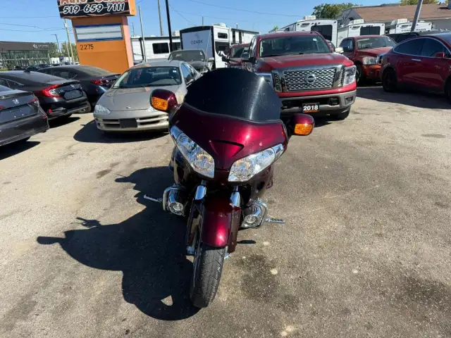 2007 Honda Gold Wing LOW KMS, MINT CONDITION, 1 OWNER, NO ACCIDE in Sport Touring in London - Image 9