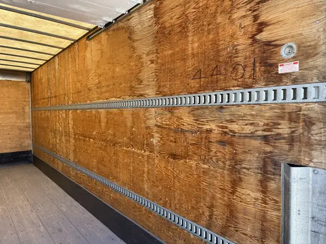 2015 Freightliner M2 106 24 Foot Hydraulic Brake Cube Van with P in Heavy Trucks in City of Toronto - Image 19