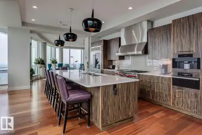 Here's your chance to HAVE ONE ENTIRE FLOOR TO YOURSELF and enjoy the ultimate in privacy and 360 DE...