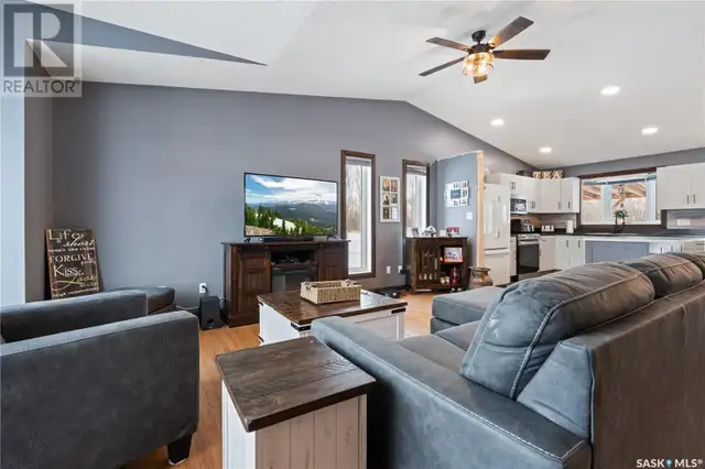 209 1st STREET W Pierceland, Saskatchewan in Houses for Sale in Meadow Lake - Image 5