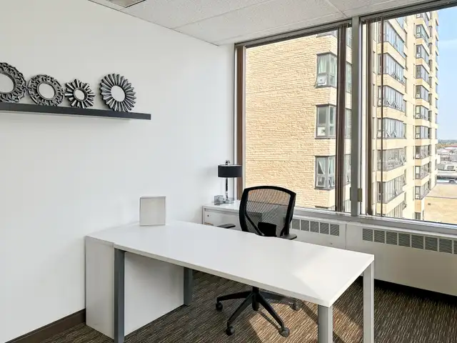 Office space for rent for 4 persons in Royal Bank Building in Commercial & Office Space for Rent in Regina - Image 19