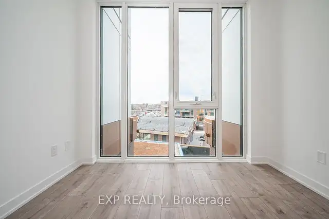 Located in the centre of Port Credit! in Condos for Sale in Mississauga / Peel Region - Image 6