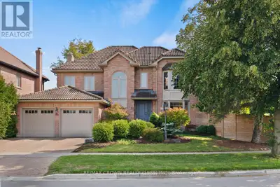 Enjoy the perfect blend of comfort and premium living in one of Auroras most sought-after neighbourh...