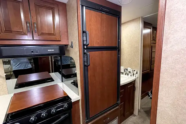 2015 Forest River Lexington 265DS – Pre-Owned Class B+ Motorhome in RVs & Motorhomes in Red Deer - Image 30