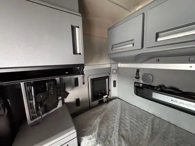 2023 Mack Anthem 64T 70 mDRIVE S40 in Heavy Trucks in Regina - Image 13