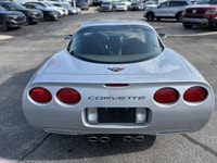 Turn heads in this sleek 1999 Chevrolet Corvette, boasting a stunning Sebring Silver Metallic exteri... (image 7)