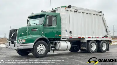 Heavy truck / Camion lourd - # STOCK: C-30931 2009 VOLVO VHD CAMION À GRAINS 2009 VOLVO VHD FEED TRU...