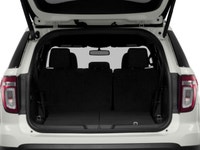 Experience the commanding presence and versatility of the 2015 Ford Explorer XLT in sleek black, equ... (image 7)