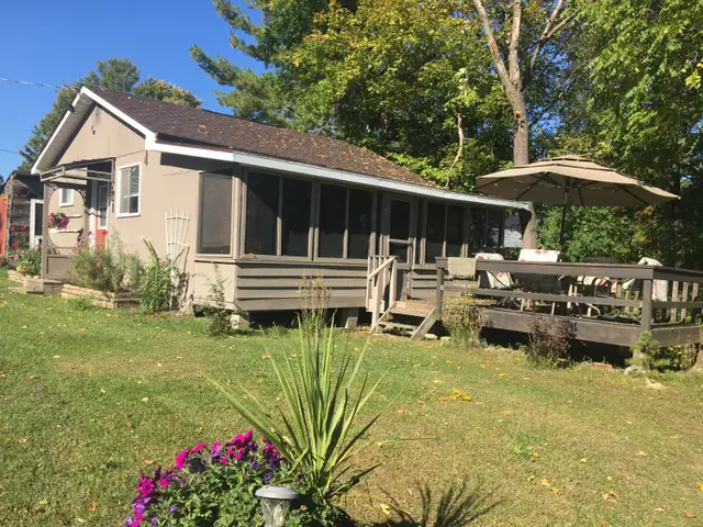 Peace and Tranquility on Lyndhurst Lake -Waterfront Cottages in Ontario in Canada - Image 8