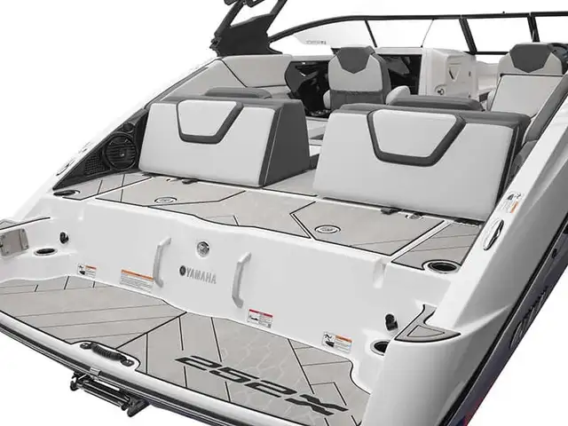 2025 Yamaha 252SE Mist Grey | Trailer included | Yamaha Cash reb in Powerboats & Motorboats in Kawartha Lakes - Image 3