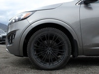 The 2016 Kia Sorento 2.0L Turbo SX AWD is a sophisticated SUV that captivates with its stylish gray... (image 5)