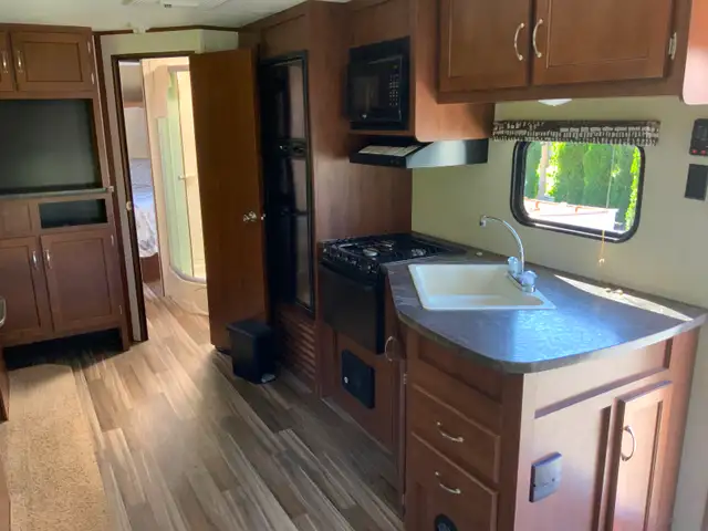 Jayco JayFlight 2017 SLX 265RLSW - $19,000 (Black Creek) in Travel Trailers & Campers in Comox / Courtenay / Cumberland - Image 6