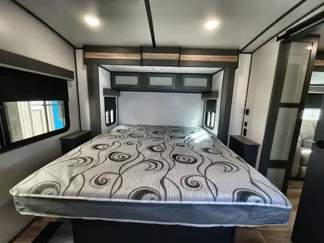 2023 KEYSTONE PREMIER ULTRALIGHT 25FKPR (FINANCING AVAILABLE) in Travel Trailers & Campers in Cambridge - Image 15