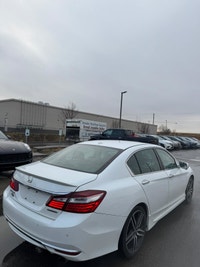 2017 Honda Accord – Backup Camera | Side Mirror Camera | Mileage: 210,776 km Automatic Transmission... (image 3)