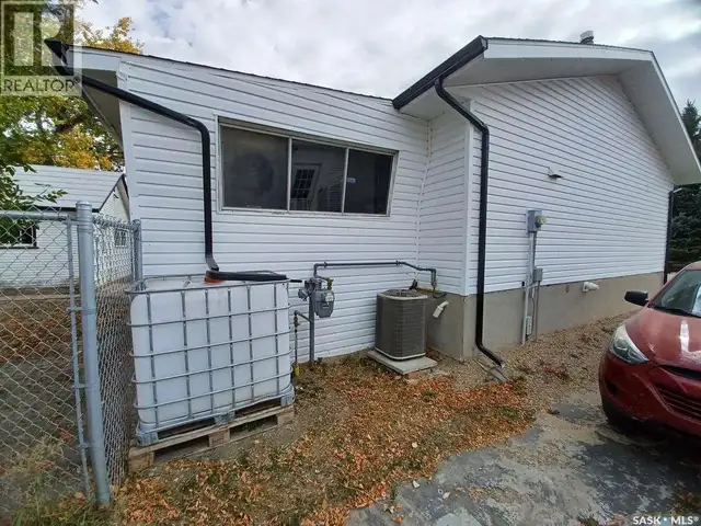 113 5th AVENUE Gravelbourg, Saskatchewan in Houses for Sale in Moose Jaw - Image 4