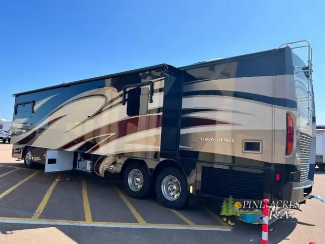 2015 Fleetwood RV Providence 42M only 027,446 Miles in RVs & Motorhomes in Moncton - Image 5