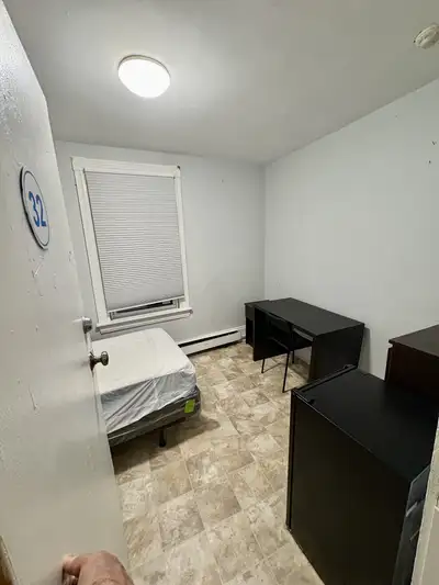 * Response will go to your email registered with Kijiji * * Advertisement room photo may not be of e...