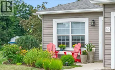 Sunny & bright this well appointed, spacious Garden Home is in a quiet neighborhood off Floral Avenu...