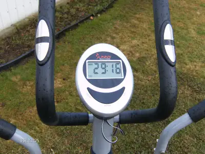 E X E R C i S E - BiKE...GREAT SHAPE.--- ODOMETER ... (GO 1000 -KL/m and DON`T LEAVE YER LiViNG ROOM...