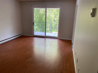 454 Oak Street in Collingwood is a safe, quiet low rise rental apartment building located near in a... (image 8)