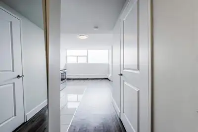 Junior 3 Bedroom Apartment for Rent - 555 The West Mall