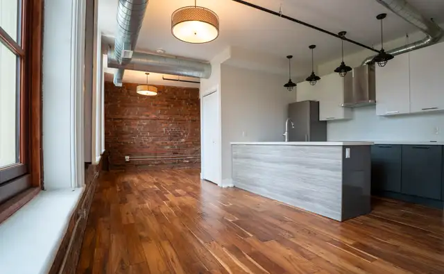 Unit 304 at 85 King street E62854405098497122