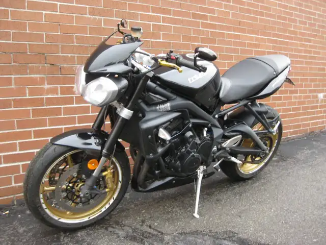 2012 Triumph Street Triple inR in in Street, Cruisers & Choppers in City of Toronto - Image 8