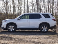 This Honda is a spacious and reliable SUV that delivers comfort, performance, and everyday versatili... (image 4)