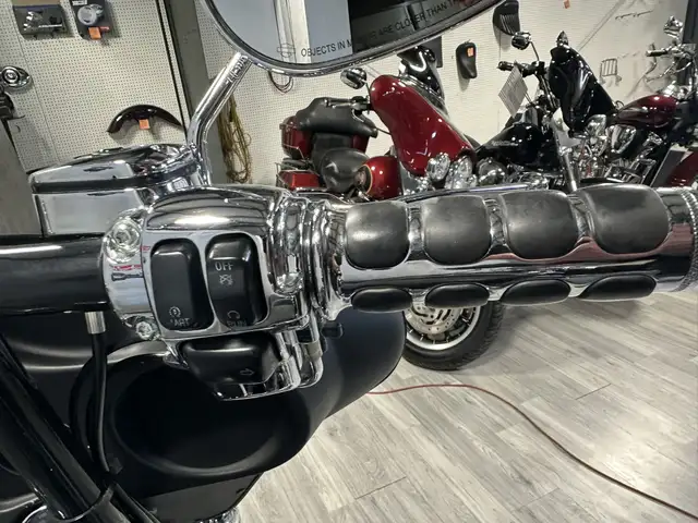 2007 Harley-Davidson Touring ELECTRA GLIDE CLASSIC in Street, Cruisers & Choppers in London - Image 11