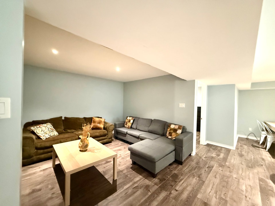 Lower Unit - 19 Patricia St Thorold ON 3