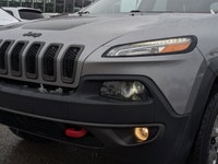 Come see this 2018 Jeep Cherokee Trailhawk Leather Plus. Its Automatic transmission and Regular Unle... (image 9)
